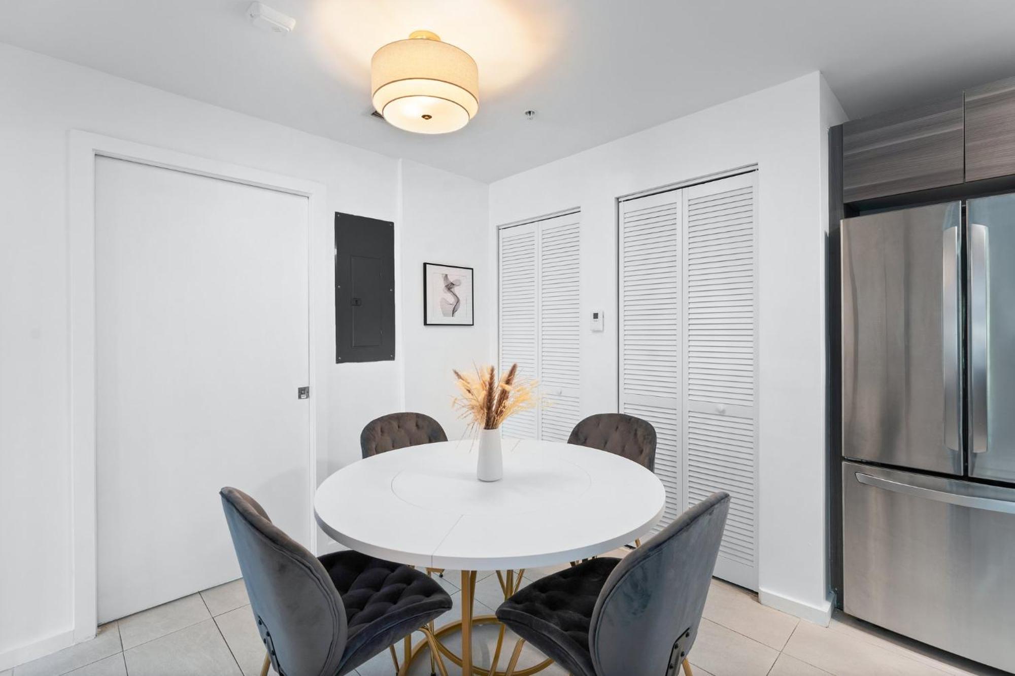 Modern In Edgewater Apartamento